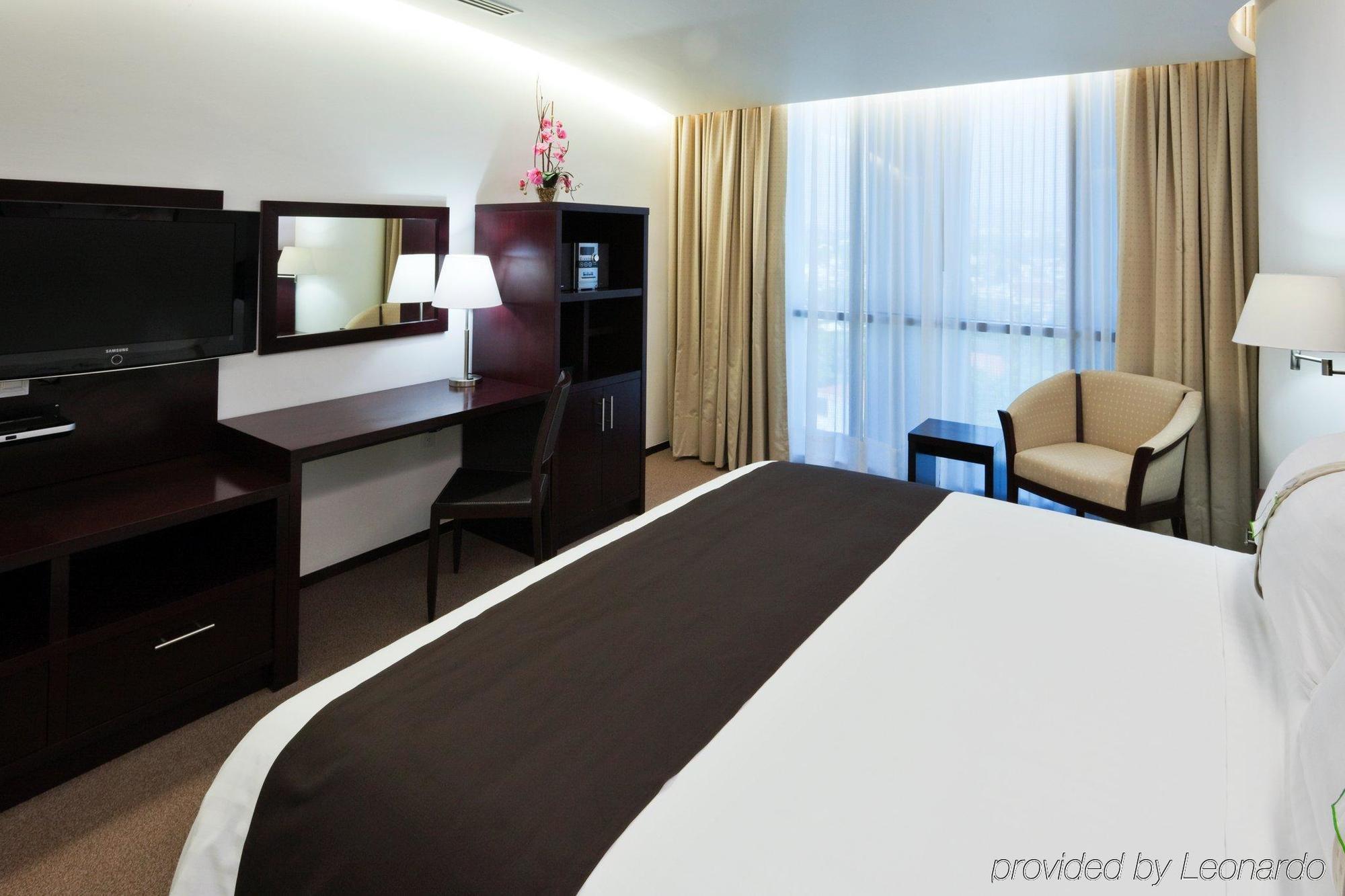 Hotel & Medica Sur By Ihg